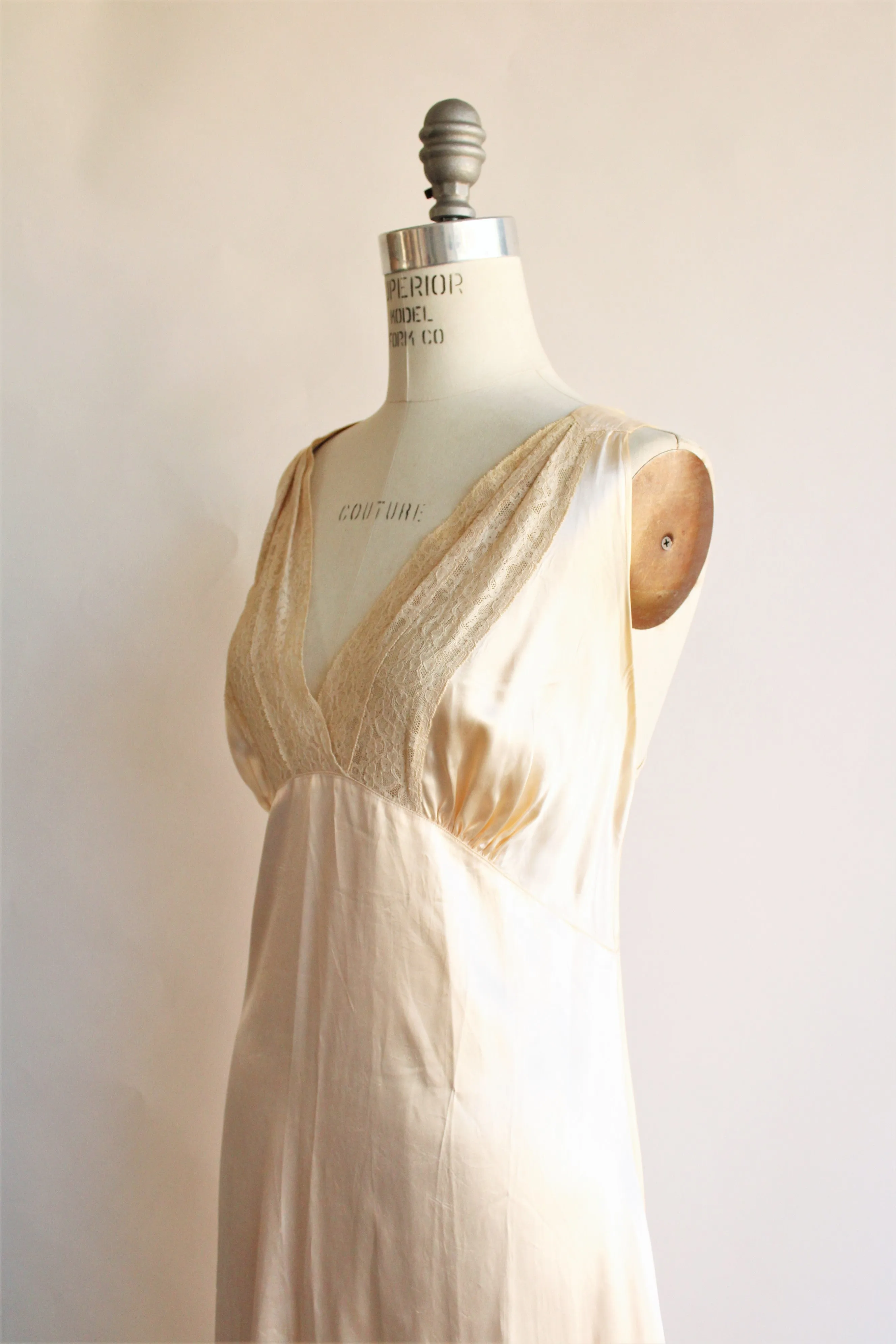 Vintage 1950s Peachy-Ivory Satin Nightgown