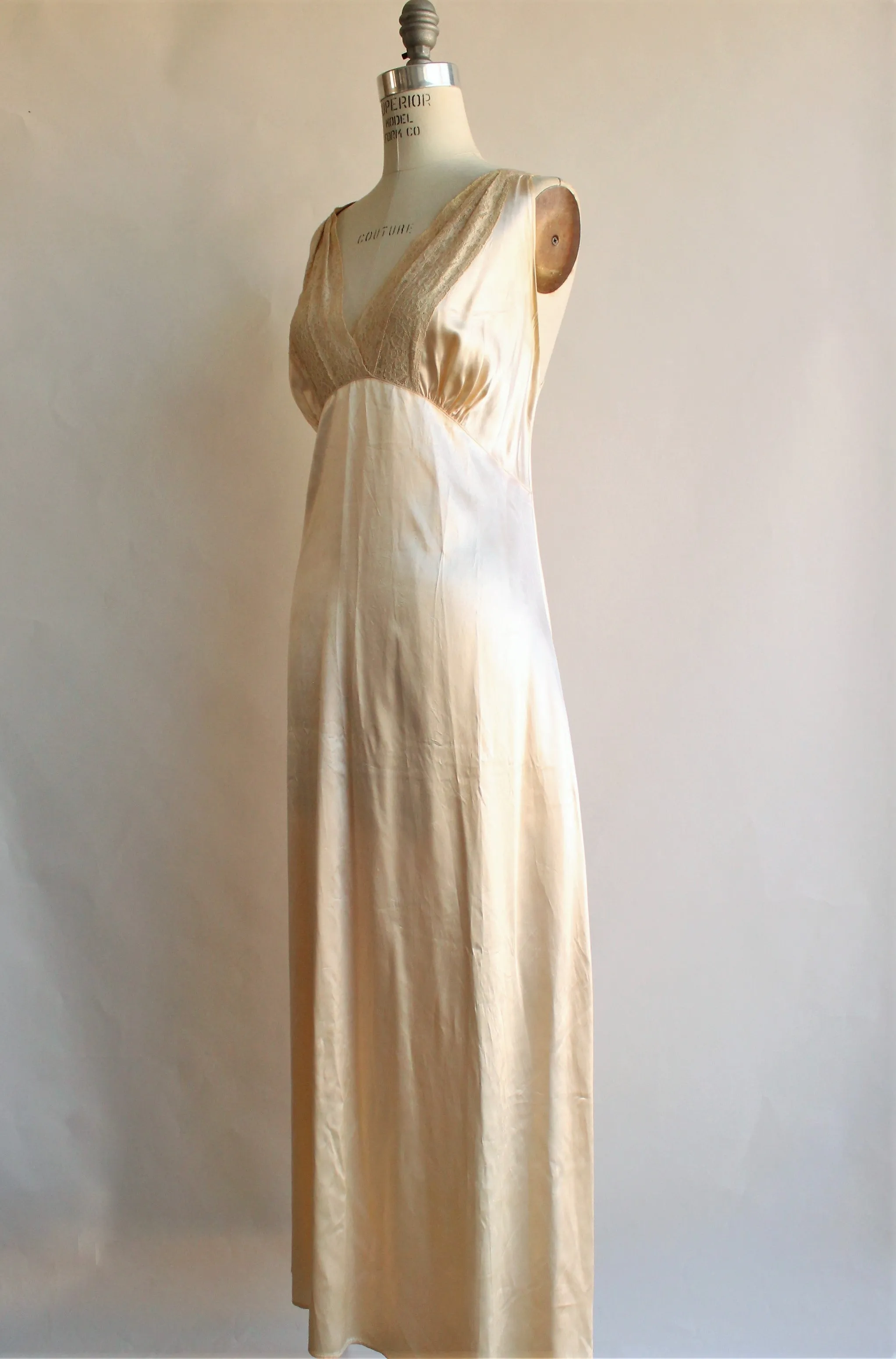 Vintage 1950s Peachy-Ivory Satin Nightgown